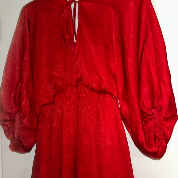Shimmery wide sleeves short red dress - Picture 2 of 4